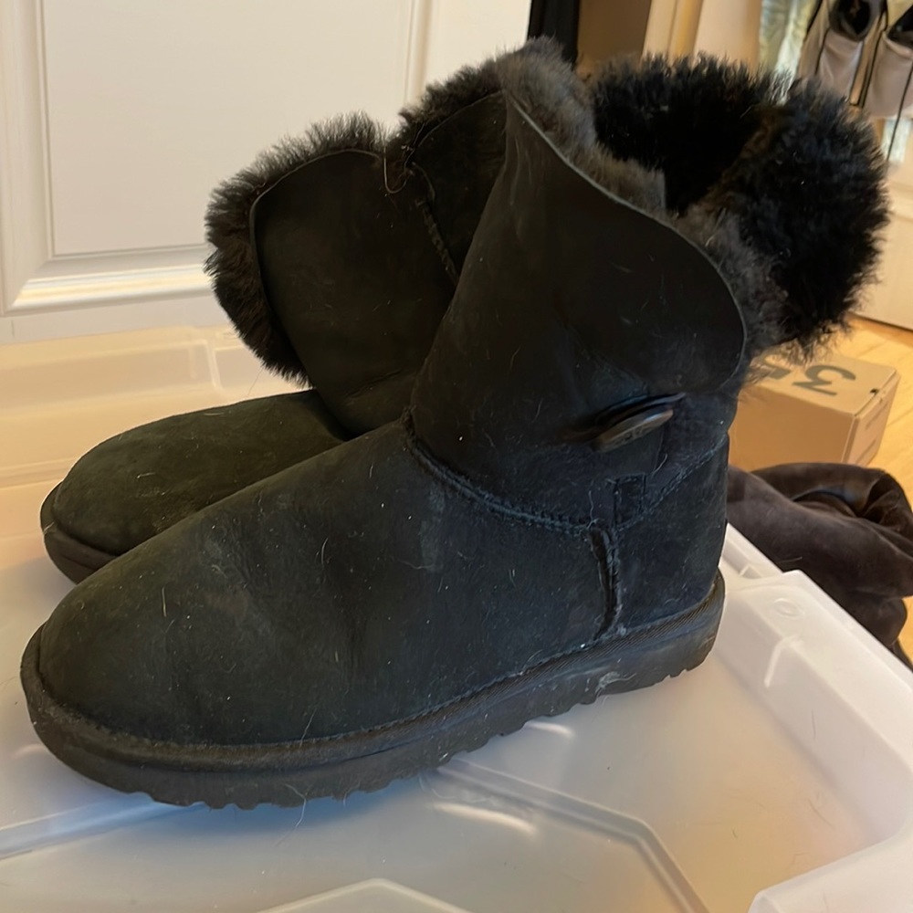 Ugg boots size 8 in good condition